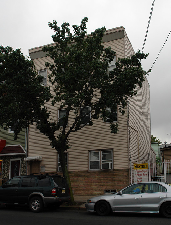 38 Wilson Ave in Newark, NJ - Building Photo