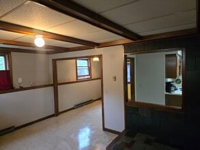 96 E Broadway, Unit A in Bangor, ME - Foto de edificio - Building Photo