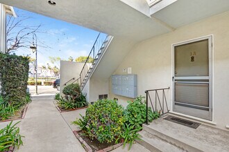 10908 SM Blvd, prime Westwood, near transit in Los Angeles, CA - Foto de edificio - Building Photo