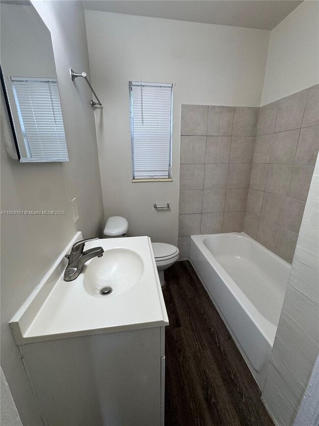 2342 N Federal Hwy in Hollywood, FL - Building Photo - Building Photo