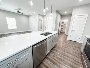 144 W 5th St in Kemah, TX - Building Photo - Building Photo