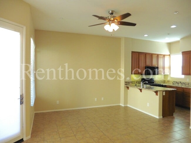 568 Almond Rd in San Marcos, CA - Building Photo - Building Photo