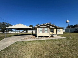 834 Vatican Rd in Carencro, LA - Building Photo