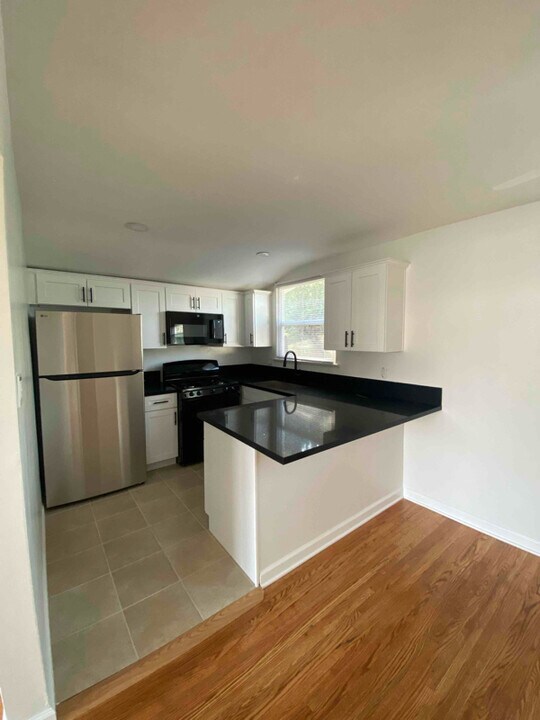 331 W Windsor Rd, Unit 1 in Glendale, CA - Building Photo