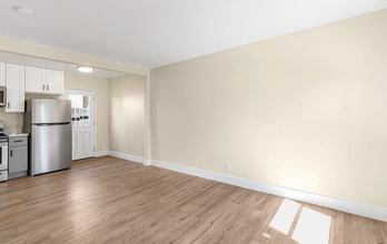 25100 Frampton Ave in Harbor City, CA - Building Photo - Interior Photo