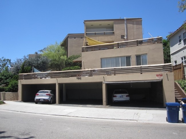 11045 Strathmore Dr in Los Angeles, CA - Building Photo - Building Photo