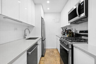 77 E 12th St in New York, NY - Building Photo - Building Photo