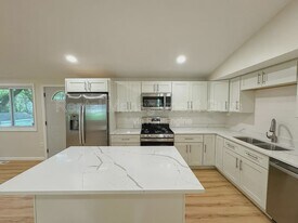 835 Minnesota Ln in Plymouth, MN - Building Photo