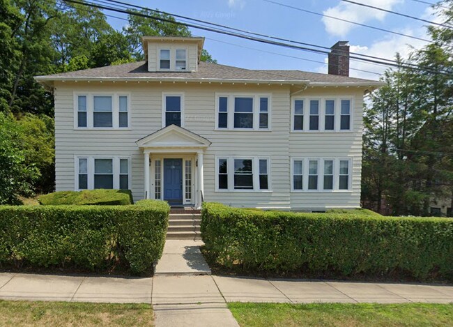 28 Manet Rd, Unit 2 in Chestnut Hill, MA - Foto de edificio - Building Photo