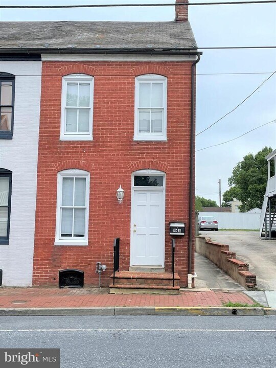 444 W South St in Frederick, MD - Building Photo