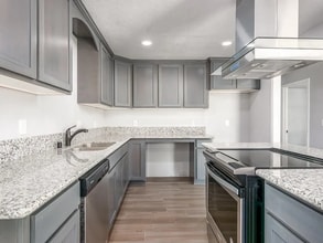 30685-30682 Mehrten Dr in Exeter, CA - Building Photo - Building Photo