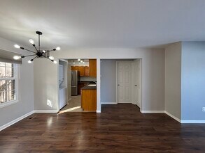 367 Sandhurst Cir in Glen Ellyn, IL - Building Photo - Building Photo