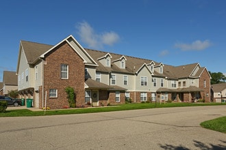 Mallard Pond Apartments & Condos in Howell, MI - Building Photo - Building Photo