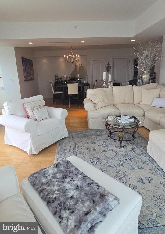 property at 717 S Christopher Columbus Blvd