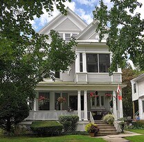 44 N Pine Ave, Unit 2nd Floor Front in Albany, NY - Building Photo