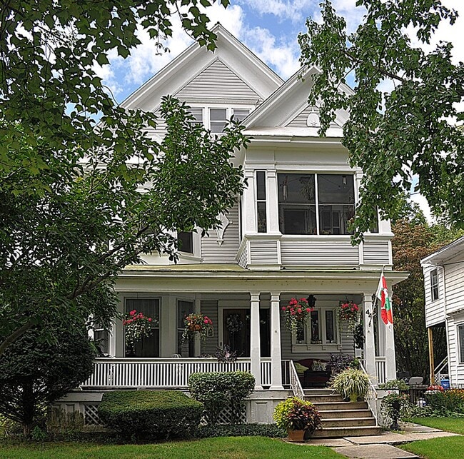 44 N Pine Ave, Unit 2nd Floor Front, Unit 2nd Floor Front