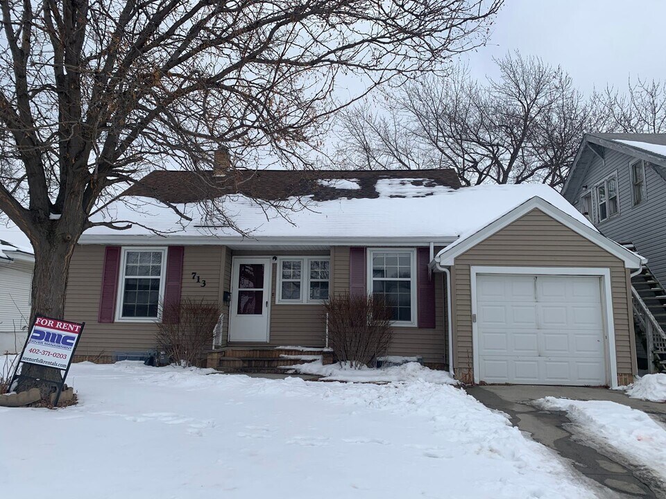 713 S 11th St in Norfolk, NE - Building Photo