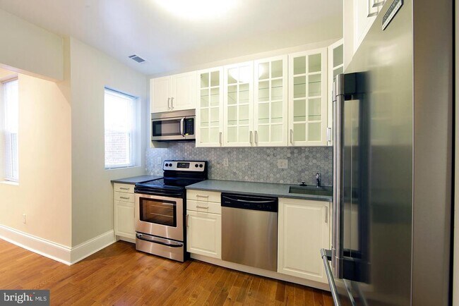 335 W Girard Ave in Philadelphia, PA - Building Photo - Building Photo