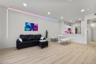 7107 S Durango Dr in Las Vegas, NV - Building Photo