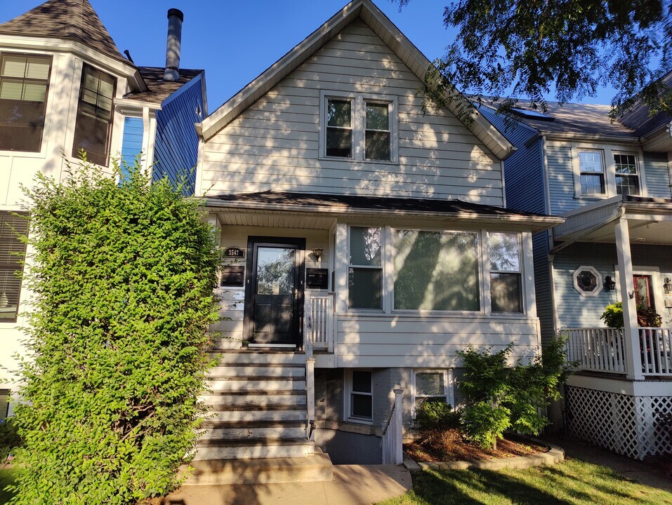3547 N Marshfield Ave in Chicago, IL - Building Photo
