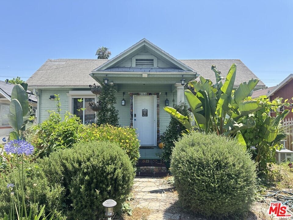 4166 S Harvard Blvd in Los Angeles, CA - Building Photo