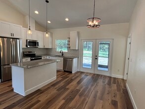 658 SW Charlie Ave in Micanopy, FL - Building Photo - Building Photo