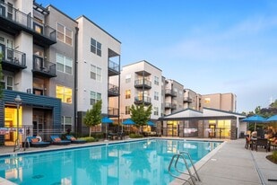 The Mezzo in Sacramento, CA - Building Photo