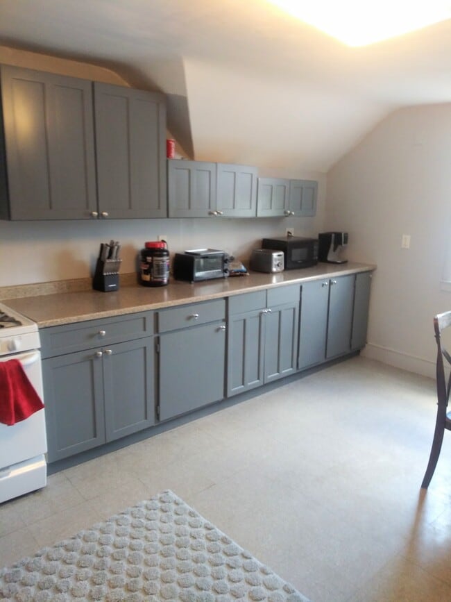 125 Carleton St, Unit 3rd Floor