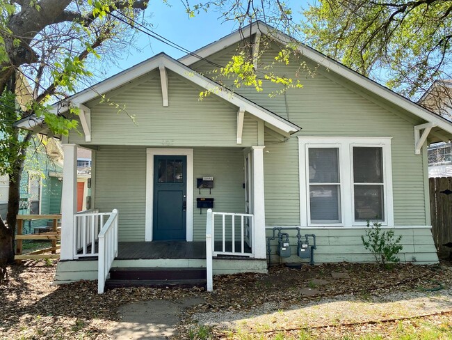 property at 407 E 30th St