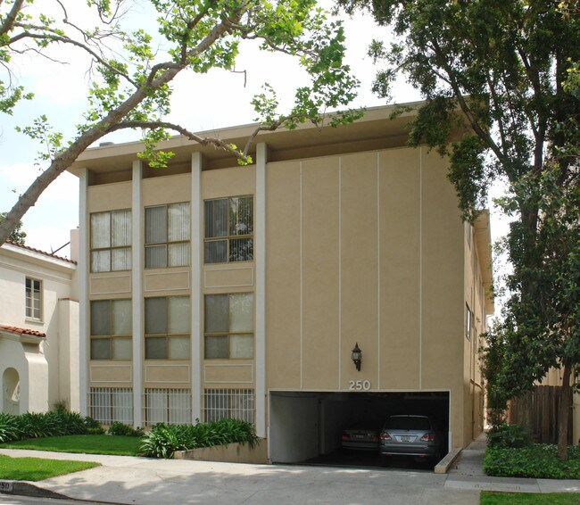 250 N Almont Dr in Beverly Hills, CA - Building Photo - Building Photo