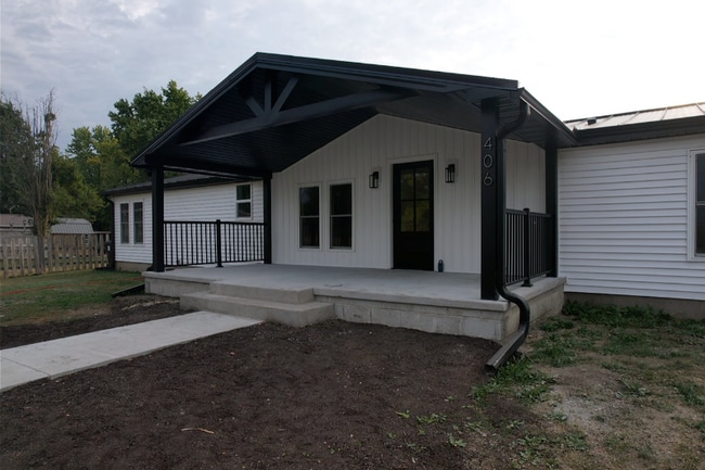 property at 406 S Northwest St