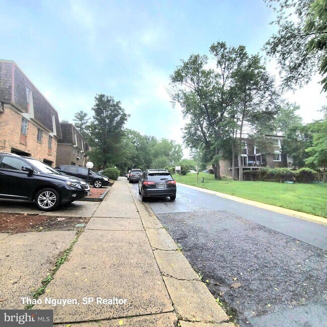 10534 Cambridge Ct in Montgomery Village, MD - Building Photo - Building Photo