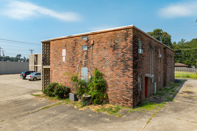 1600 Brentwood Dr in Pine Bluff, AR - Building Photo - Building Photo