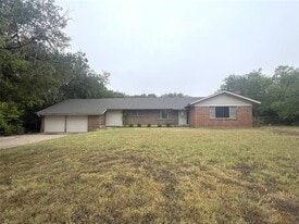 1431 Eastview Dr in Weatherford, TX - Building Photo