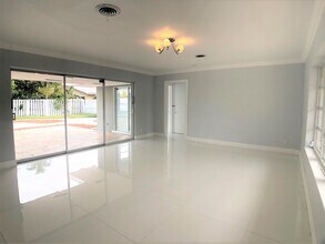 3340 NE 17th Way in Oakland Park, FL - Building Photo - Building Photo