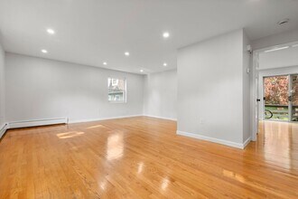 33 Saco St in Newton, MA - Building Photo - Building Photo