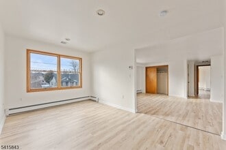 190 Martin Ave in Clifton, NJ - Foto de edificio - Building Photo