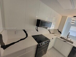 10034 NW 6th St in Pembroke Pines, FL - Building Photo - Building Photo