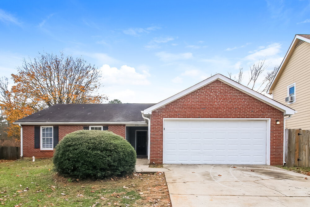 713 Arbor Hill Dr in Stone Mountain, GA - Foto de edificio