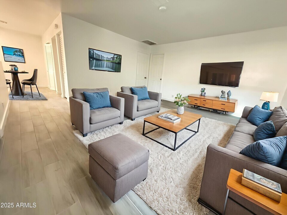9003 W Elm St in Phoenix, AZ - Building Photo