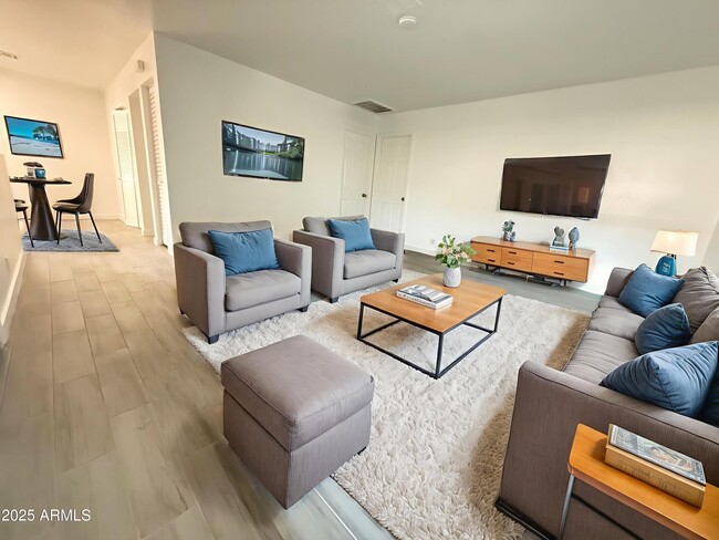 property at 9003 W Elm St