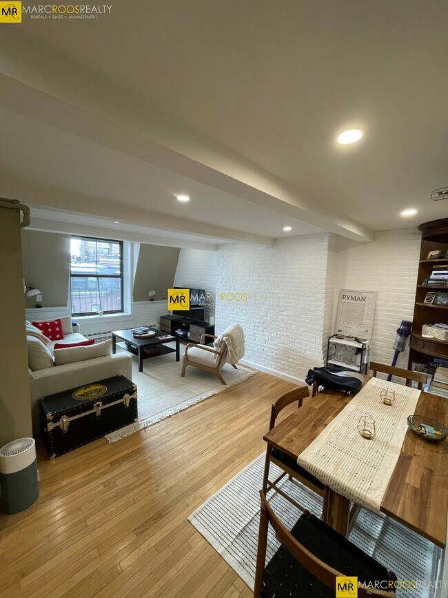 120 Beacon St, Unit 6 in Boston, MA - Foto de edificio - Building Photo