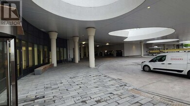 5081-5081 Hurontario St in Mississauga, ON - Building Photo - Building Photo