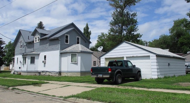 1023 S Lincoln St in Aberdeen, SD - Building Photo - Building Photo