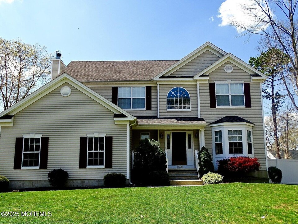 232 Hemlock Ln in Forked River, NJ - Building Photo