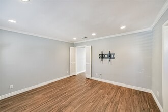 4521 Acacia St in Bellaire, TX - Building Photo - Building Photo