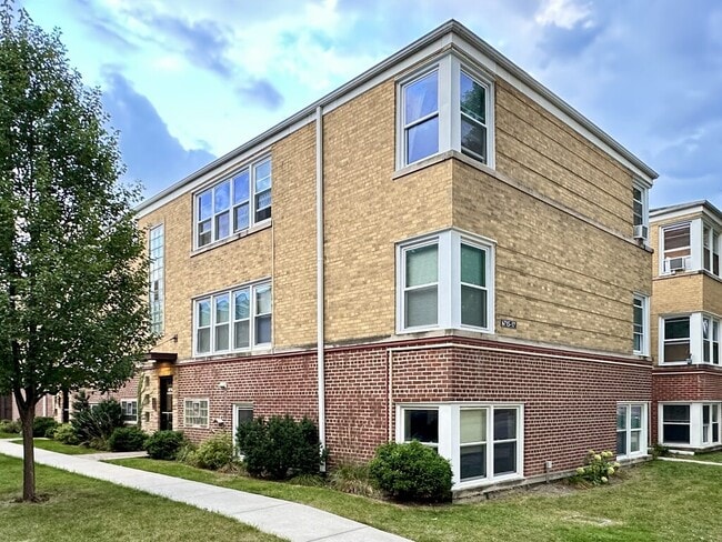 property at 6717 N California Ave