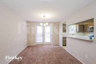 7333 Brigmore Dr in Charlotte, NC - Foto de edificio - Building Photo