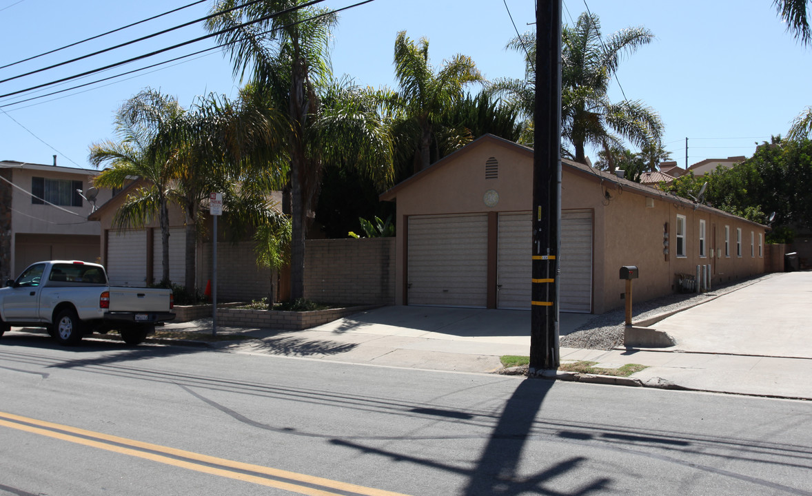 401 Alabama St in Huntington Beach, CA - Building Photo