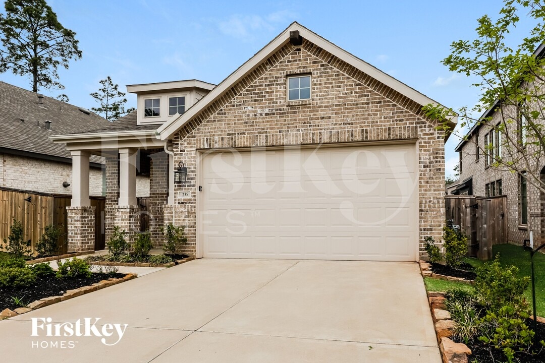 235 Aster View Ct in Montgomery, TX - Foto de edificio